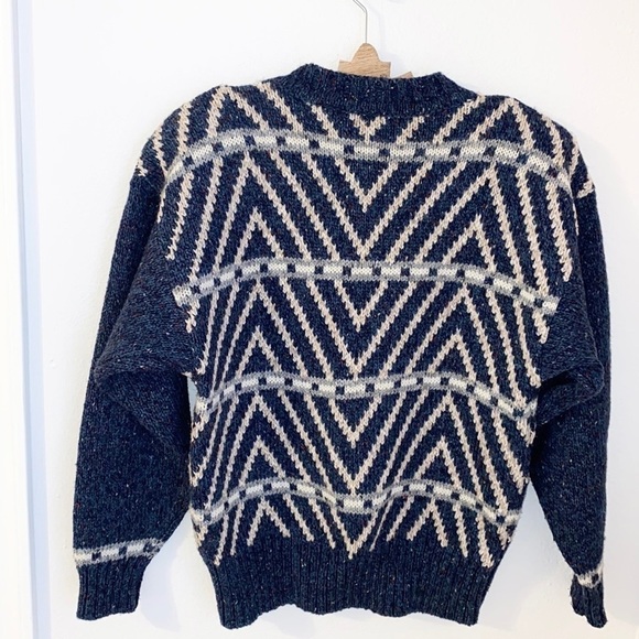 VINTAGE 90s Sweater - Picture 4 of 7